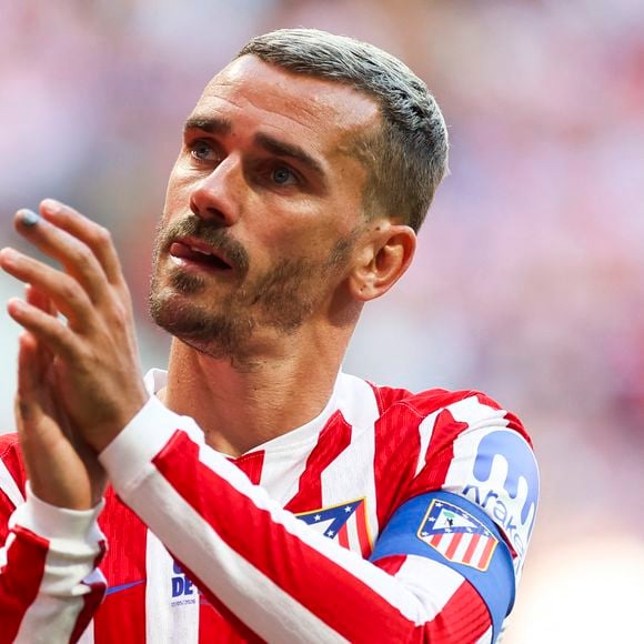 Griezmann souhaite faire de ce lieu un point de rencontre pour les passionnés et promet un accueil « comme en famille ».

Antoine Griezmann lors de son dernier match de LaLiga EA Sports « Atlético Madrid - Gérone (1-0) » au stade Riyadh Air Metropolitano.