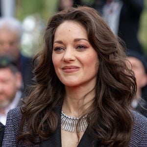 L'actrice révélée dans la franchise "Taxi" mange bio, et pas seulement, elle fait aussi soigneusement attention à la saisonnalité des fruits et légumes. 

Marion Cotillard - Montée des marches du film « Firebrand (Le jeu de la reine) » lors du 76ème Festival International du Film de Cannes, au Palais des Festivals à Cannes. Le 21 mai 2023
© Olivier Borde / Bestimage