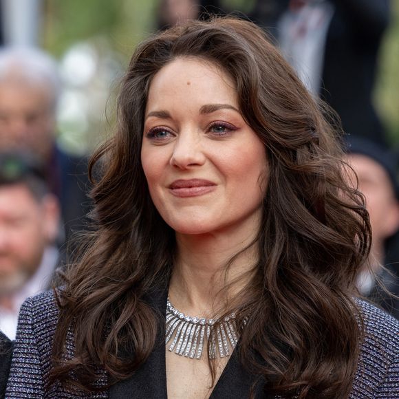 L'actrice révélée dans la franchise "Taxi" mange bio, et pas seulement, elle fait aussi soigneusement attention à la saisonnalité des fruits et légumes. 

Marion Cotillard - Montée des marches du film « Firebrand (Le jeu de la reine) » lors du 76ème Festival International du Film de Cannes, au Palais des Festivals à Cannes. Le 21 mai 2023
© Olivier Borde / Bestimage