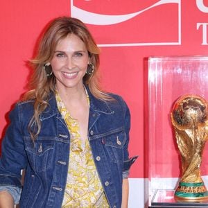 Ophélie Meunier participe à la séance photo organisée dans le cadre de la « Tournée du Trophée de la Coupe du Monde de la FIFA™ par Coca-Cola » à l'Adidas Home Of Sport à Paris, en France, le 10 février 2026. Photo de Jérôme Domine/ABACAPRESS.COM