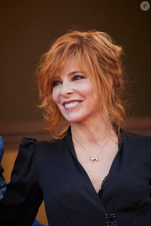 Mylène Farmer - Montée des marches du film « OSS 117 : Alerte rouge en Afrique Noire » lors du 74ème Festival International du Film de Cannes. Le 17 juillet 2021
© Borde-Jacovides-Moreau / Bestimage