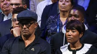 Rare apparition de Yannick Noah et Malika, la mère de sa fille Keelani, le duo aux anges aux côtés d’un couple de jeunes mariés