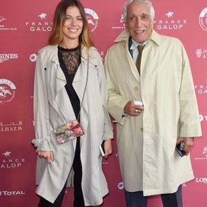 Ce mercredi 3 juin 2026, le frère et la sœur ont affiché leur belle complicité sur Instagram.

Gérard Darmon avec sa fille Sarah Darmon - 96ème Qatar Prix de l'Arc de Triomphe à l'Hippodrome de Chantilly le 1er octobre 2017. © Coadic Guirec/Bestimage