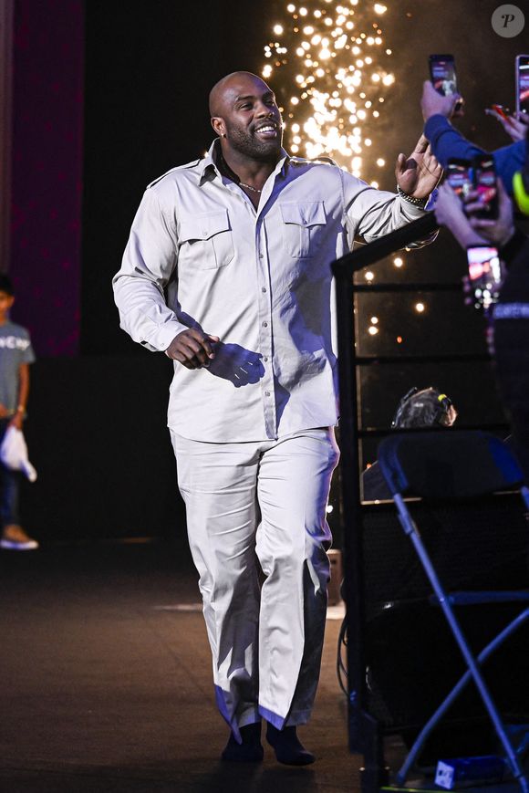 Être loin de siens est une difficulté à laquelle il doit faire face comme il a pu le confier au "Parisien" ce dimanche 14 septembre 2025.

Teddy Riner avec des supporters ou des fans lors de l'événement Paris Grand Slam 2025 IJF World Judo Tour à l'Accor Bercy Arena à Paris, France, le 2 février 2025. Photo by Victor Joly/ABACAPRESS.COM