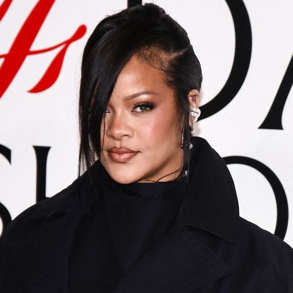 Rihanna sur le tapis rouge des CFDA Fashion Awards 2025 au Musée américain d'histoire naturelle à New York, NY, le 3 novembre 2025. Photo par Anthony Behar/SPUS/ABACAPRESS.COM