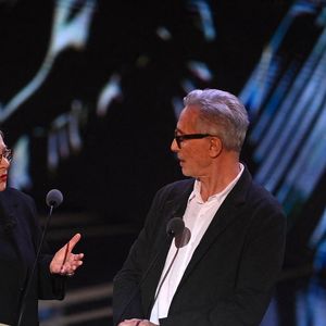 Josiane Balasko et Thierry Lhermitte lors de la 50ème cérémonie des César à l'Olympia le 28 février 2025 à Paris, France. Photo par Franck Castel/ABACAPRESS.COM