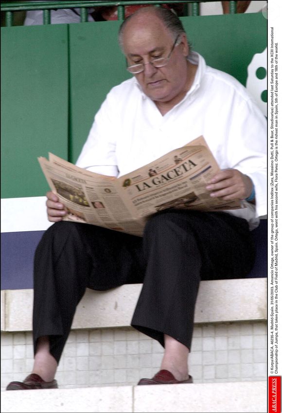 Il a ainsi longtemps été inconnu du grand public, profitant de cette intimité et cet anonymat qui semblent compter plus que tout le reste à ses yeux. 


© Korpa/ABACA. Amancio Ortega, propriétaire du groupe d'entreprises Inditex (Zara, Massimo Dutti, Pull & Bear, Stradivarius) a assisté samedi dernier au XCIII Championnat International de Sauts, qui s'est déroulé au Clu