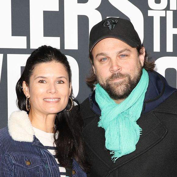 Le comédien partage la vie de l'actrice Flavie Péan, révélée dans Plus belle la vie, avec qui il a notamment partagé l'affiche au théâtre.

 Arthur Jugnot et Flavie Péan - Avant-première du film "Killers of the Flower Moon" à l'Ugc Normandie à Paris le 17 octobre 2023. © Coadic Guirec / Bestimage