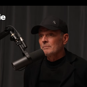 Thomas Dutronc invité dans l'émission "Coloscopie" sur Youtube le 10 avril 2025, face à Laurent Baffie.