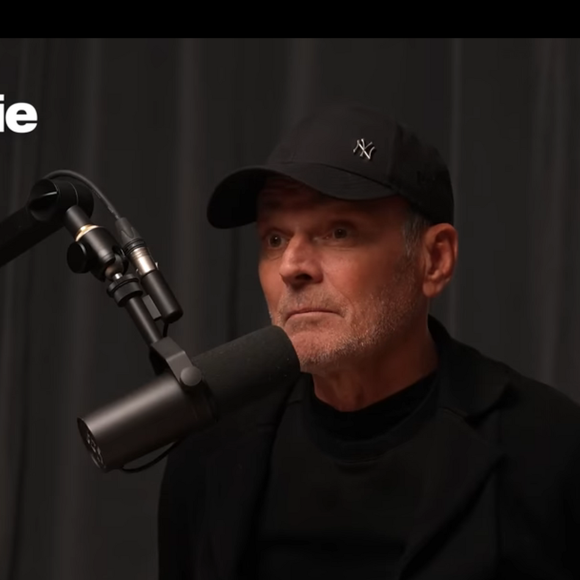 Thomas Dutronc invité dans l'émission "Coloscopie" sur Youtube le 10 avril 2025, face à Laurent Baffie.