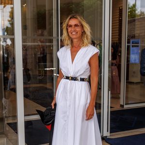 Alexandra Lamy arrive à l'hôtel Martinez lors du 77ème Festival International du Film de Cannes (14 - 25 mai 2024), le 16 mai 2024.