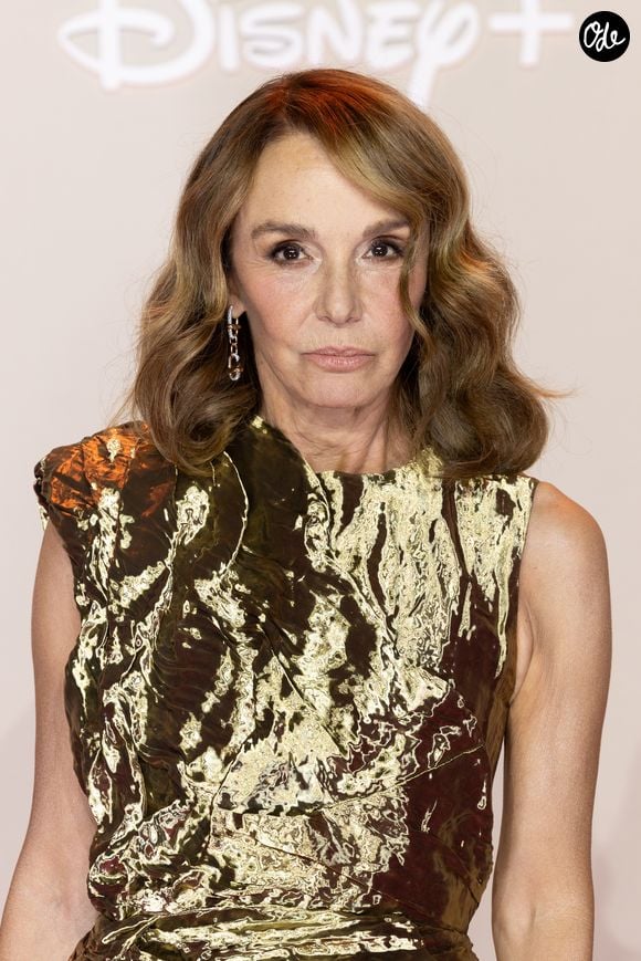Depuis le confinement, elle a pris l’habitude de marcher régulièrement, notamment le long de la Seine et en forêt.

Philippine Leroy-Beaulieu - Photocall de la première de la série All's Fair Disney+ à la Maison de la Chimie à Paris, France, le 21 octobre 2025. © Cyril Moreau/Bestimage