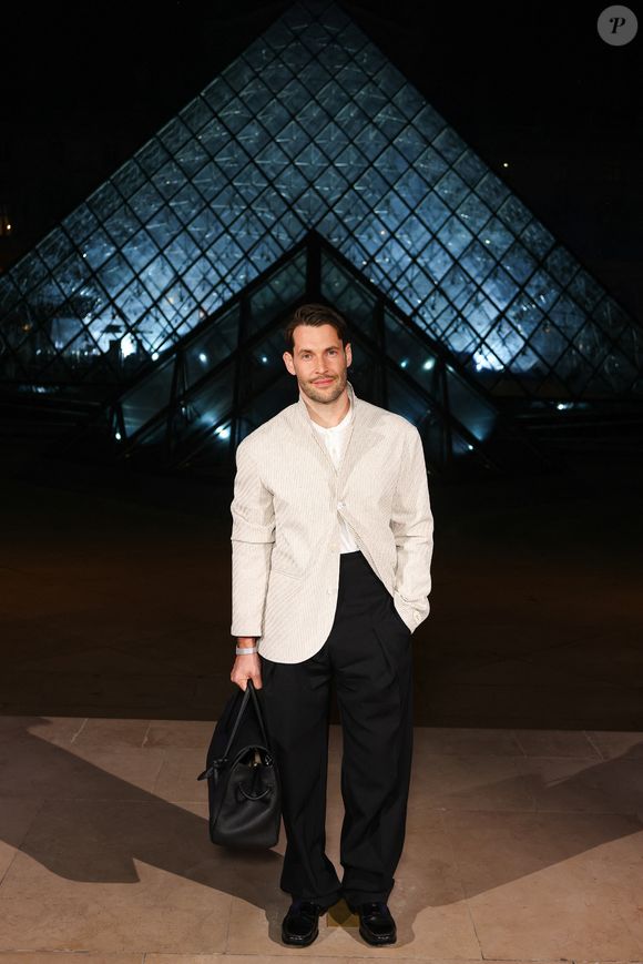 Paris, FRANCE Simon Porte Jacquemus des manifestants sont arrivés au Grand Dîner du Louvre à Paris. Backgrid USA / Bestimage
