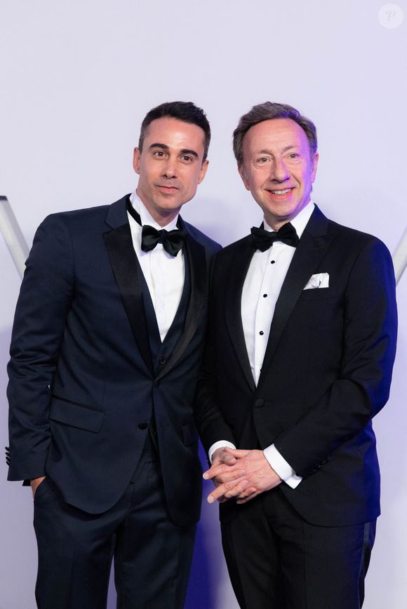 Stéphane Bern et Yori Bailleres assistent à la 70ème édition du Bal de la Rose au Sporting Club de Monte-Carlo à Monaco, le 21 mars 2026. 

© Olivier Huitel/Pool Monaco/Bestimage