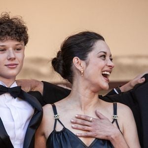 Marcel Canet et sa mère Marion Cotillard, Denis Ménochet - Montée des marches du film " Karma " lors du 79ème Festival International du Film de Cannes, le 15 mai 2026. © Jacovides-Moreau / Bestimage