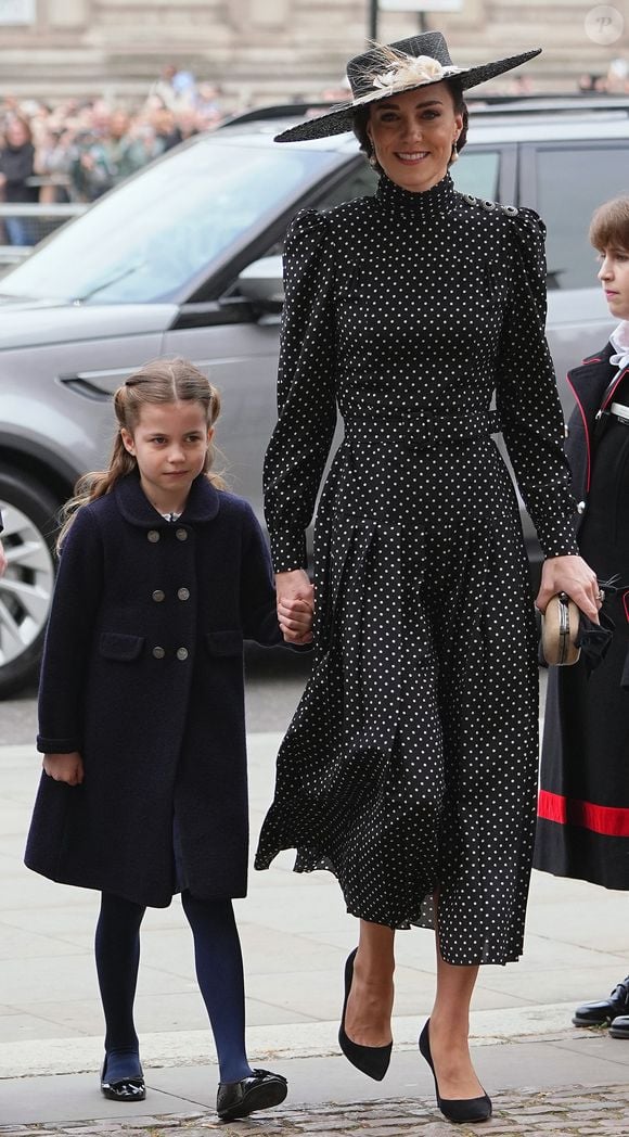 Catherine (Kate) Middleton, duchesse de Cambridge, et sa fille, la princesse Charlotte de Cambridge lors du service d'action de grâce en hommage au prince Philip, duc d’Edimbourg, à l'abbaye de Westminster à Londres, Royaume Uni, le 29 mars 2022. Le prince Philip, duc d’Edimbourg, est décédé le 9 avril 2021. © Julien Burton/Bestimage