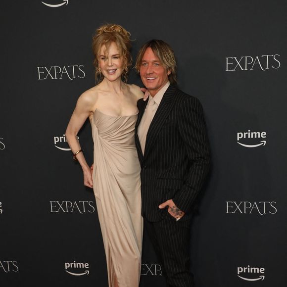 Cette absence s’explique par la fortune des deux célébrités, qui permet à leurs enfants de maintenir un train de vie identique auprès de chacun d’eux.

Nicole Kidman et Keith Urban à la projection de "Expats" à Sydney, en Australie. Backgrid USA / Bestimage