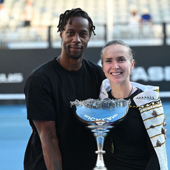 Gaël Monfils et son épouse Elina Svitolina posent pour une photo avec le trophée après la finale du tournoi de tennis ASB Classic Women's WTA250 à Manuka Doctor Arena, Auckland, Nouvelle-Zélande. Dimanche 11 janvier 2026. Crédit Photosport/PsnewZ/Bestimage