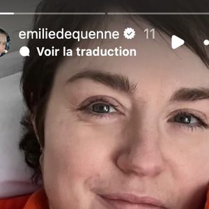 Depuis sa chambre, Émilie Dequenne un brin fatiguée s'est toutefois immortalisée tout sourire. De quoi rassurer ses admirateurs...

Émilie Dequenne immortalisée sur Instagram (Capture d'écran).