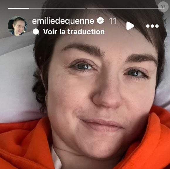 Depuis sa chambre, Émilie Dequenne un brin fatiguée s'est toutefois immortalisée tout sourire. De quoi rassurer ses admirateurs...

Émilie Dequenne immortalisée sur Instagram (Capture d'écran).