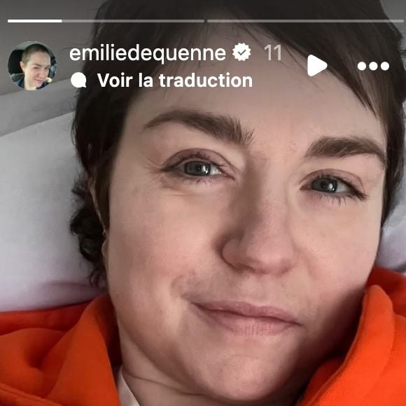 Depuis sa chambre, Émilie Dequenne un brin fatiguée s'est toutefois immortalisée tout sourire. De quoi rassurer ses admirateurs...

Émilie Dequenne immortalisée sur Instagram (Capture d'écran).