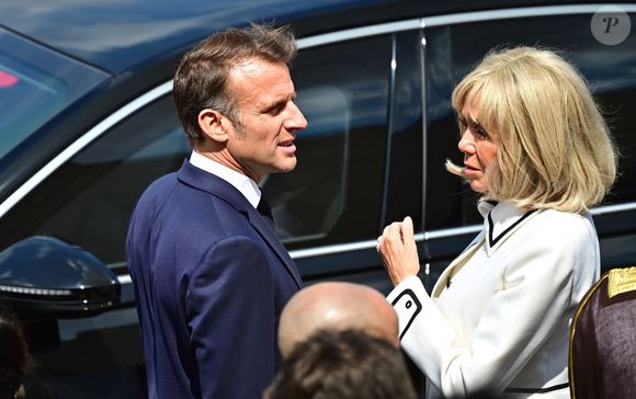 Une situation bien difficile pour la Première dame. 

Le président Emmanuel Macron et sa femme Brigitte lors de la cérémonie du 14 juillet 2025 à Paris

© Christian Liewig / Bestimage