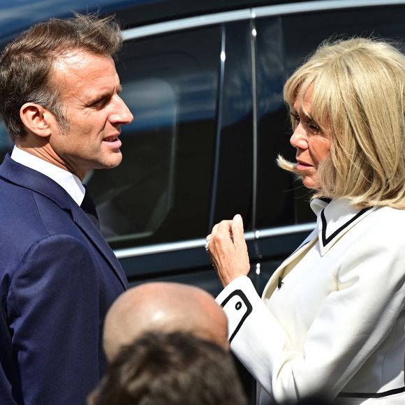 Une situation bien difficile pour la Première dame. 

Le président Emmanuel Macron et sa femme Brigitte lors de la cérémonie du 14 juillet 2025 à Paris

© Christian Liewig / Bestimage