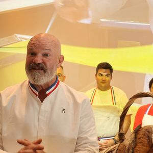 Devant les caméras de la deuxième émission de M6, le chef est venu en aide à Alexandre à Albi.

Le chef Philippe Etchebest décline son plat "Signature" en mode street food au sein du Pop Up Club à Bordeaux le 11 septembre 2023.
© Fabien Cottereau / Bestimage