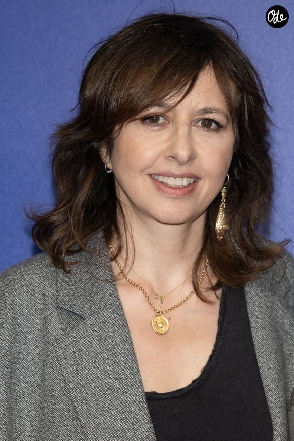"Je sais qu'on peut se régaler en mangeant très sainement. C'est comme arrêter de fumer. Quand on a arrêté, on se dit : 'Comment je fumais avant ?' C'est pareil pour la toxicité des gens. Je trouve que ça demande des efforts, mais après, quand on a passé ce cap, on se dit : 'Waouh !'"

Valérie Bonneton participe à la séance photo de la cérémonie de clôture du 27e Festival de fiction de La Rochelle, le 20 septembre 2025 à La Rochelle, en France.Photo de David NIVIERE/ABACAPRESS.COM