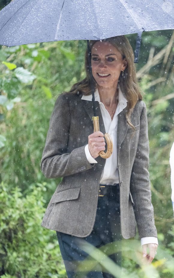 Et ce n'est pas tout ! La belle-soeur de Meghan Markle a également participé à des ateliers axés sur la biodiversité en milieu urbain... Malheureusement pour elle, rien ne s'est passé comme prévu.

Catherine (Kate) Middleton, arborant des cheveux blonds, visitent les jardins, récemment transformés, du musée d'histoire naturelle à Londres, le 4 septembre 2025. (GOFF  / BESTIMAGE).