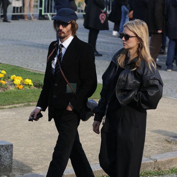 Virginie Efira avait joué aux côtés d'Emilie Dequenne dans le film "Les Choses qu'on dit, les choses qu'on fait", en 2020.

Virginie Efira aux obsèques de l'actrice belge Emilie Dequenne au crématorium du cimetière du Père Lachaise à Paris, France, le 26 mars 2025. Photo by Nasser Berzane/ABACAPRESS.COM