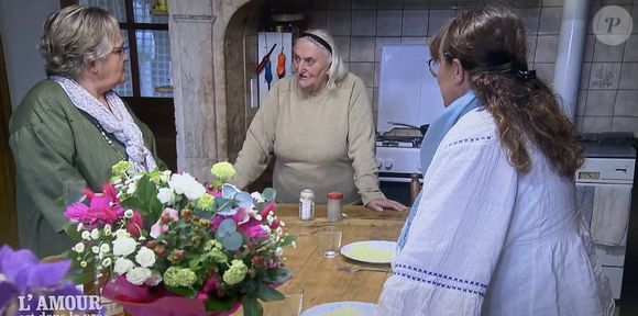 L'agriculteur a reçu chez lui ses deux prétendantes, Sophie et Sophie.

La vie à la ferme chez Jean-Louis dans "L'amour est dans le pré" avec ses prétendantes Sophie et Sophie.