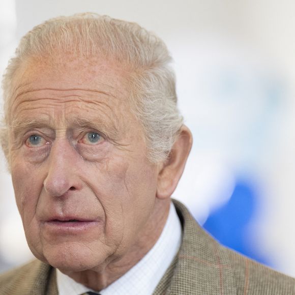 Il a relativisé son état en déclarant que cela faisait "partie des choses de la vie".


Le roi Charles III d'Angleterre visite Campbeltown et y rencontre le public, dans le cadre de son voyage en Écosse pour la semaine de Holyrood.

Jane Barlow/WPA-Pool/Julien Burton / Bestimage