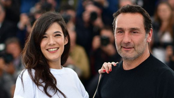 Gilles Lellouche complice avec sa fille Ava, dont la mère est Mélanie Doutey, pour une sortie très remarquée à Roland-Garros