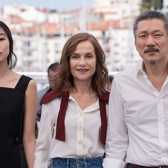 Kim Minhee, Isabelle Huppert et Hong SangSoo au photocall du film "Claire's Camera (Keul-Le-Eo-Ui-Ka-Me-La)" lors du 70ème Festival International du Film de Cannes, France, le 21 mai 2017. © Borde-Jacovides-Moreau/Bestimage