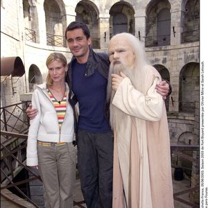 Oivier Minne et Sarah Lelouch et le pere Fouras au Fort Boyard en 2003. ©Arnal-Nebinger/ABACA.