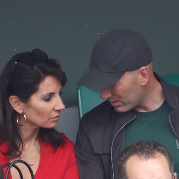 Zinedine Zidane et sa femme Véronique dans les tribunes des Internationaux de France de Tennis de Roland Garros à Paris. Le 10 juin 2018 © Jacovides-Moreau / Bestimage