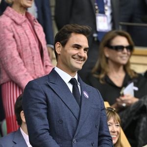Un bonheur simple qu'il n'a pas hésité à partager sur Instagram dimanche soir, en déclarant en légende : "J'adore le temps passé en famille pendant les vacances".
Roger Federer - Les célébrités assistent au tournoi de Wimbledon à Londres, le 7 juillet 2025.
© Chryslene Caillaud / PsnewZ / Bestimage