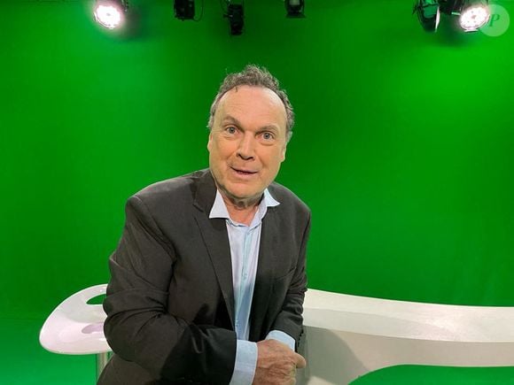 Exclusif - Julien Lepers est l'invité de Jordan de Luxe dans son émission "L'instant de Luxe" sur la chaine Non Stop People à Paris le 16 juin 2021 © Baldini / Bestimage