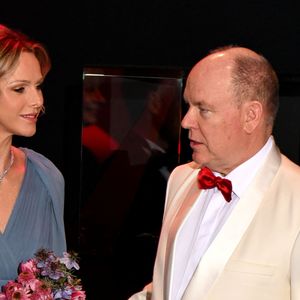 Le prince Albert II de Monaco et la princesse Charlene - 76ème Bal de la Croix Rouge dans la salle des Etoiles à Monaco le 12 juillet 2025. © Bruno Bebert/Bestimage