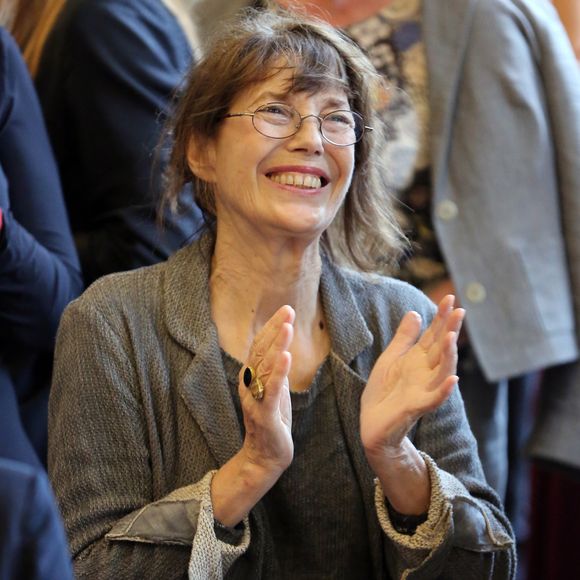 Artiste complète, elle a marqué le cinéma, la chanson et la mode, en France comme à l’étranger.

Jane Birkin - Yvan Attal recoit les insignes de Chevalier de l'ordre national du Merite et profite de l'occasion pour demander publiquement en mariage Charlotte Gainsbourg au ministere de la culture a Paris le 19 juin 2013.
GENGIS BORDENAVE / BESTIMAGE