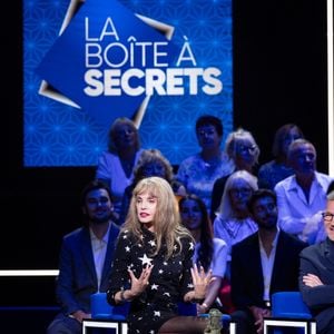 Exclusif - Arielle Dombasle lors de l'enregistrement de l'émission "La Boîte à secrets", présentée par F.Bollaert et diffusée le 16 octobre sur France 3, à Paris, France, le 29 septembre 2026. © Cyril Moreau/Bestimage