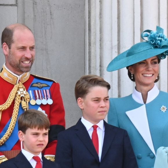 Le prince William, prince de Galles, Le prince Louis de Galles, Le prince George de Galles, Catherine (Kate) Middleton, princesse de Galles, La princesse Charlotte de Galles - Les membres de la famille royale britannique au balcon de Buckingham Palace lors de la cérémonie Trooping the Colour à Londres, le 14 juin 2025. 

© Goff Inf / Bestimage