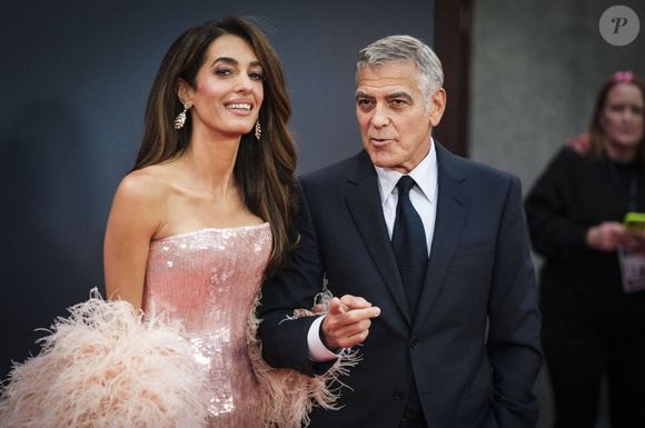 Le couple, parents de jumeaux âgés de huit ans, Ella et Alexander, affichait une complicité rare...

Amal Clooney et George Clooney assistent à la projection du film "Jay Kelly" le 10 octobre 2025 lors du gala Headline du 69e Festival du film de Londres organisé par le British Film Institute (BFI) au Royal Festival Hall
© PsnewZ / Bestimage