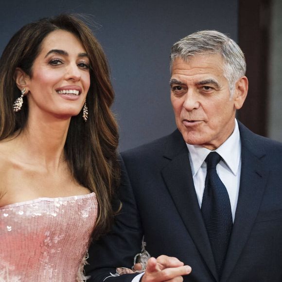 Le couple, parents de jumeaux âgés de huit ans, Ella et Alexander, affichait une complicité rare...

Amal Clooney et George Clooney assistent à la projection du film "Jay Kelly" le 10 octobre 2025 lors du gala Headline du 69e Festival du film de Londres organisé par le British Film Institute (BFI) au Royal Festival Hall
© PsnewZ / Bestimage