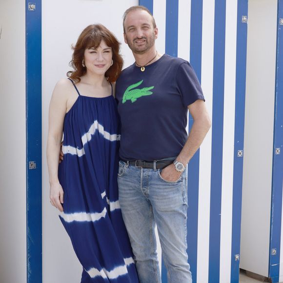 Emilie Dequenne pour le film Close et son mari Michel Ferracci - Photocall lors du 36ème festival du film de Cabourg, France, le 18 juin 2022. ©  Christophe Aubert/Bestimage