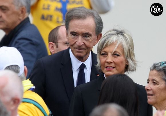 Sur X, le patron de LVMH avait partagé deux publications consacrées à cette rencontre.

Bernard Arnault et sa femme Hélène Mercier-Arnault Les célébrités lors de la grande messe du pape Leon XIV sur la place de la Concorde à Paris, le 26 septembre 2026. Entre l’avenue des Champs-Elysées et la place de la Concorde, 700.000 fidèles et curieux, venus des quatre coins du globe, se sont rassemblés pour participer à la messe célébrée par le Saint Père. Le voyage apostolique, du 25 au 28 septembre 2026, se poursuivra à Lourdes et Metz. © Jacovides / Moreau / Bestimage
