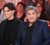 Exclusif - Frédéric François et son petit-fils Matéo lors de l'enregistrement de l'émission Vivement dimanche présentée par M.Drucker aux studios Rive Gauche, à Paris, France, le 1er octobre 2025. Diffusion sur France 3 le 9 novembre 2025. © Guillaume Gaffiot/Bestimage