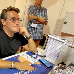 C'est alors qu'il a dû se rendre en urgence à l'hôpital.

Benjamin Castaldi - Foire du Livre de Brive 2024 à la Halle Georges Brassens de Brive-la-Gaillarde le 8 novembre 2024.
© Fabien Faure / Bestimage