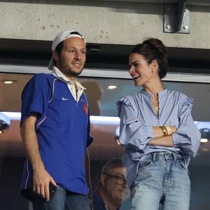 Vianney se ravit par ailleurs de ne pas avoir à relever de conflits avec l'ex-compagnon de sa femme et père de sa belle-fille.

Le chanteur Vianney et sa femme Catherine Robert - People dans les tribunes lord du match d'ouverture de la Coupe du Monde de Rugby France 2023 avant le match de la Poule A entre la France et la Nouvelle-Zélande au Stade de France à Saint-Denis le 8 septembre 2023.  © Dominique Jacovides/Bestimage